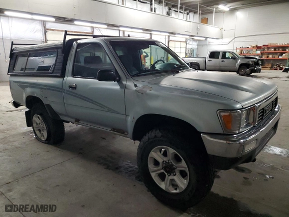 1990 Toyota 4WD Pickups DLX with VIN JT4RN01P5L0007647, listed as a Copart auction lot 83492474 with NaN miles and Clean Title. Bid and sale history available at carsss.com. Image 4.