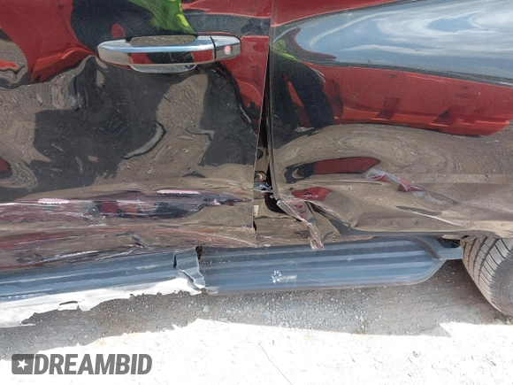 2019 Chevrolet Tahoe LT z VIN 1GNSKBKC5KR388869, wystawiony jako IAAI lot #42354451 z przebiegiem 111 359 mil mil oraz . Historia ofert i sprzedaży dostępna na DreamBid. Obrazek 6.