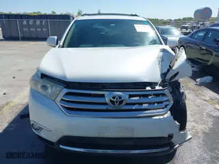 2013 Toyota Highlander with VIN 5TDZK3EH3DS132898, listed as a IAAI auction lot 41992862 with 140,525 mi miles. Bid and sale history available at carsss.com. Image 17.