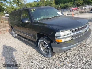 2003 Chevrolet Suburban LT with VIN 1GNEC16Z13J216552, listed as a IAAI auction lot 40193670 with 235,840 mi miles. Bid and sale history available at carsss.com. Image 1.