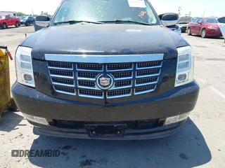 2008 Cadillac Escalade ESV z VIN 1GYFK66858R164415, wystawiony jako IAAI lot #42471328 z przebiegiem 186 824 mil mil oraz . Historia ofert i sprzedaży dostępna na DreamBid. Obrazek 6.