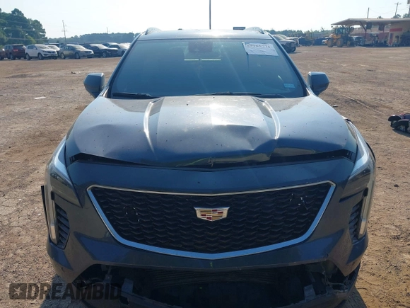 2020 Cadillac XT4 FWD Sport with VIN 1GYFZER40LF048628, listed as a IAAI auction lot 39985771 with 61,030 mi miles. Bid and sale history available at carsss.com. Image 12.
