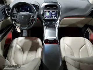2019 Lincoln Nautilus Select with VIN 2LMPJ8K98KBL32470, listed as a Copart auction lot 68258003 with 33,175 mi miles. Bid and sale history available at carsss.com. Image 8.