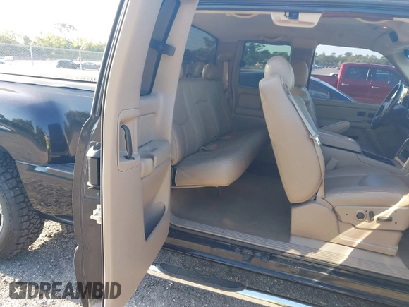 2004 Chevrolet Silverado 1500 LS with VIN 1GCEC19T44Z291569, listed as a IAAI auction lot 42020719 with 119,212 mi miles and . Bid and sale history available at DreamBid. Image 8.