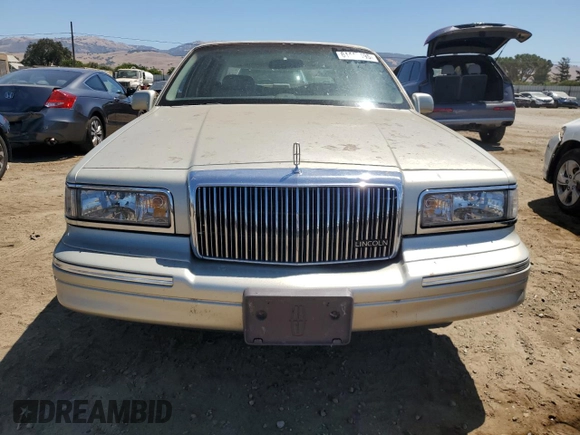 1997 Lincoln Town Car Executive with VIN 1LNLM81W8VY734974, listed as a Copart auction lot 61440195 with 94,982 mi miles and Clean title. Bid and sale history available at DreamBid. Image 5.