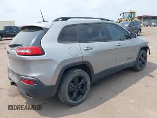 2016 Jeep Cherokee Limited z VIN 1C4PJMDS5GW354070, wystawiony jako IAAI lot #39934374 z przebiegiem 74 985 mil mil oraz . Historia ofert i sprzedaży dostępna na DreamBid. Obrazek 4.