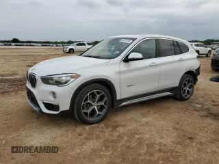 2018 BMW X1 sDrive28i z VIN WBXHU7C38J5L04853, wystawiony jako Copart lot #54318195 z przebiegiem 89 279 mil mil oraz Szkoda całkowita • Salvage title. Historia ofert i sprzedaży dostępna na DreamBid. Obrazek 1.
