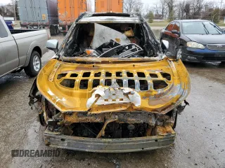 2022 Toyota Corolla Cross XLE with VIN 7MUDAABG1NV040838, listed as a Copart auction lot 43381005 with Not provided miles and Salvage title. Bid and sale history available at DreamBid. Image 5.