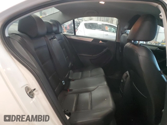 2013 Volkswagen Jetta SE z VIN 3VWDX7AJ2DM367401, wystawiony jako Copart lot #46094035 z przebiegiem 171 895 mil mil oraz Nie do naprawy • Non repairable. Historia ofert i sprzedaży dostępna na DreamBid. Obrazek 10.