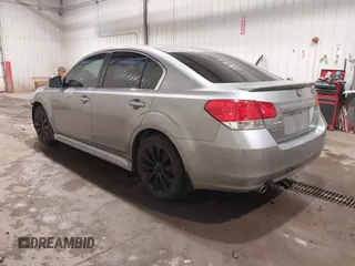 2011 Subaru Legacy Premium z VIN 4S3BMBC66B3235142, wystawiony jako IAAI lot #42078535 z przebiegiem 144 029 mil mil oraz . Historia ofert i sprzedaży dostępna na DreamBid. Obrazek 3.