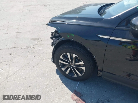 2024 Volkswagen Tiguan S z VIN 3VVRB7AX4RM226494, wystawiony jako IAAI lot #42000799 z przebiegiem 946 mil mil oraz . Historia ofert i sprzedaży dostępna na DreamBid. Obrazek 18.