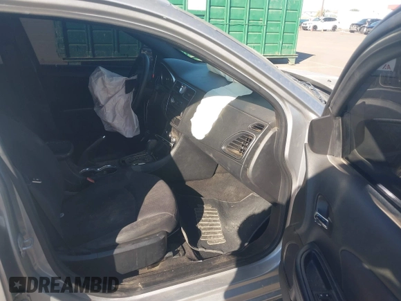 2014 Chrysler 200 LX with VIN 1C3CCBAB3EN210784, listed as a IAAI auction lot 40809915 with 177,513 mi miles. Bid and sale history available at carsss.com. Image 5.
