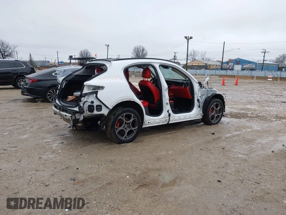 2019 Alfa Romeo Stelvio z VIN ZASPAKAN8K7C38424, wystawiony jako IAAI lot #41476001 z przebiegiem Nie podano mil oraz . Historia ofert i sprzedaży dostępna na DreamBid. Obrazek 19.