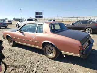 1979 Chevrolet Monte Carlo z VIN 1Z37H9D520488, wystawiony jako Copart lot #77283914 z przebiegiem 49 514 mil mil oraz Tytuł czysty. Historia ofert i sprzedaży dostępna na DreamBid. Obrazek 2.