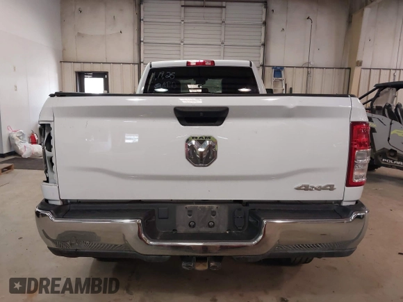 2023 Ram 2500 Tradesman z VIN 3C6UR5HL0PG529660, wystawiony jako IAAI lot #41491722 z przebiegiem 43 672 mil mil oraz . Historia ofert i sprzedaży dostępna na DreamBid. Obrazek 16.