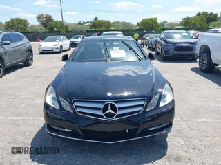 2013 Mercedes-Benz E-Class E 350 with VIN WDDKJ5KB1DF212769, listed as a IAAI auction lot 42064928 with 62,500 mi miles. Bid and sale history available at carsss.com. Image 6.