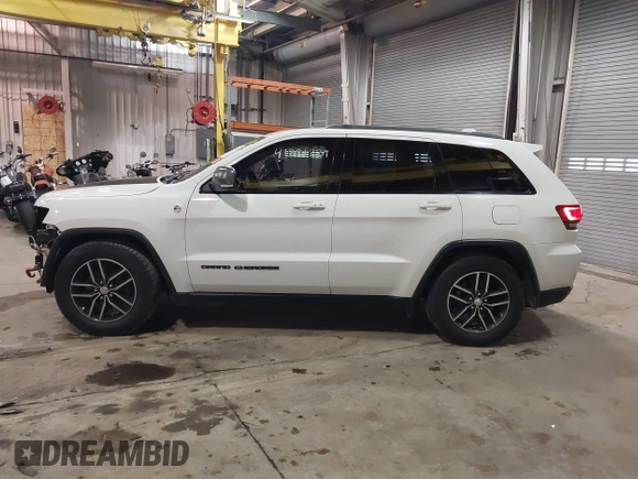 2018 Jeep Grand Cherokee Trailhawk with VIN 1C4RJFLG8JC267810, listed as a IAAI auction lot 41221229 with 108,228 mi miles and . Bid and sale history available at DreamBid. Image 15.