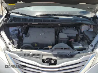 2015 Toyota Sienna XLE z VIN 5TDYK3DC3FS631916, wystawiony jako Copart lot #57876815 z przebiegiem 76 986 mil mil oraz Czysty tytuł • Clean title. Historia ofert i sprzedaży dostępna na DreamBid. Obrazek 12.