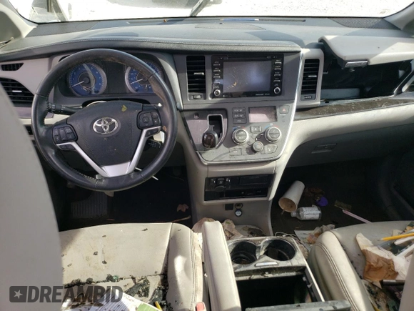2019 Toyota Sienna XLE Auto Access Seat z VIN 5TDYZ3DC3KS971766, wystawiony jako Copart lot #44809945 z przebiegiem Nie podano mil oraz Szkoda całkowita • Salvage title. Historia ofert i sprzedaży dostępna na DreamBid. Obrazek 8.