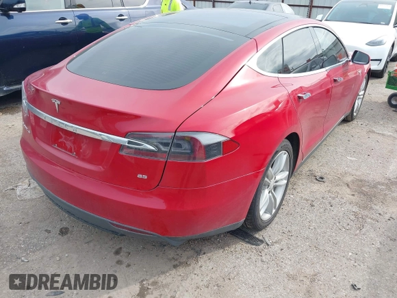 2013 Tesla Model S с VIN 5YJSA1CN9DFP09973, выставлен на аукционе IAAI как лот 41657188 с пробегом 61 546 миль миль и . История ставок и продаж доступна на DreamBid. Изображение 4.