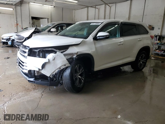 2019 Toyota Highlander LE z VIN 5TDZZRFH4KS310635, wystawiony jako Copart lot #56119985 z przebiegiem 67 360 mil mil oraz Szkoda całkowita • Salvage title. Historia ofert i sprzedaży dostępna na DreamBid. Obrazek 1.