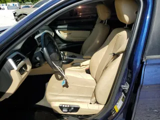 2018 BMW 3 Series 320i xDrive z VIN WBA8A3C54JA491805, wystawiony jako Copart lot #56647865 z przebiegiem 95 387 mil mil oraz Szkoda całkowita • Salvage title. Historia ofert i sprzedaży dostępna na DreamBid. Obrazek 7.