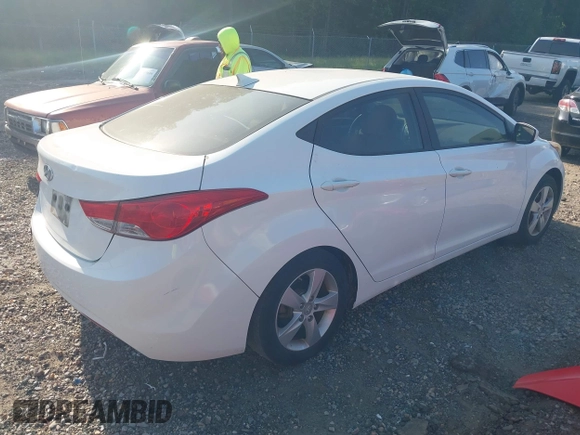 2013 Hyundai Elantra GLS z VIN 5NPDH4AE2DH324863, wystawiony jako IAAI lot #42177395 z przebiegiem 140 197 mil mil oraz . Historia ofert i sprzedaży dostępna na DreamBid. Obrazek 4.