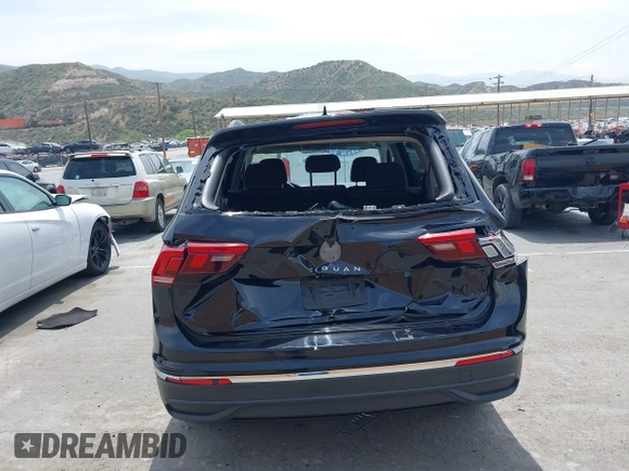 2022 Volkswagen Tiguan S z VIN 3VV1B7AX5NM056766, wystawiony jako IAAI lot #42024519 z przebiegiem 97 548 mil mil oraz . Historia ofert i sprzedaży dostępna na DreamBid. Obrazek 16.