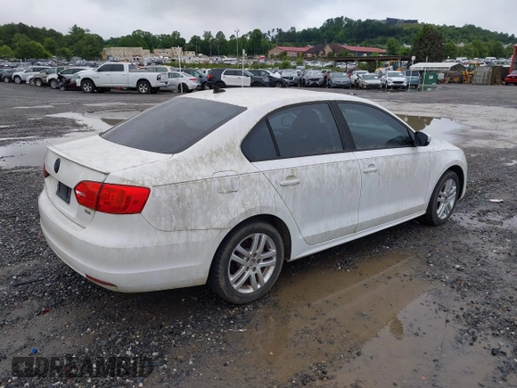 2011 Volkswagen Jetta TDI with VIN 3VWLL7AJ2BM110906, listed as a IAAI auction lot 42361314 with 152,715 mi miles and . Bid and sale history available at DreamBid. Image 4.