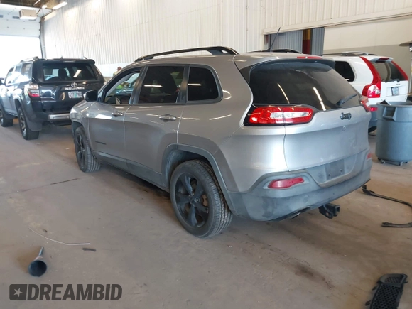2018 Jeep Cherokee Latitude z VIN 1C4PJLCB3JD542813, wystawiony jako IAAI lot #42017804 z przebiegiem 106 825 mil mil oraz . Historia ofert i sprzedaży dostępna na DreamBid. Obrazek 3.