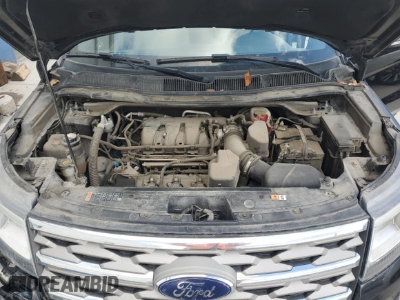 2018 Ford Explorer XLT with VIN 1FM5K8D84JGB94843, listed as a Copart auction lot 55755645 with 104,709 mi miles and Salvage title. Bid and sale history available at DreamBid. Image 12.