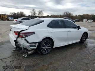 2021 Toyota Camry SE Nightshade with VIN 4T1G11AK5MU565999, listed as a Copart auction lot 84880674 with 39,347 mi miles and Salvage Title. Bid and sale history available at carsss.com. Image 3.