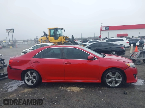 2014 Toyota Camry L with VIN 4T1BF1FK8EU842134, listed as a IAAI auction lot 41500515 with 147,156 mi miles. Bid and sale history available at carsss.com. Image 13.