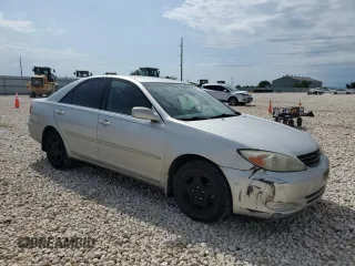 2002 Toyota Camry XLE z VIN 4T1BF32K12U519069, wystawiony jako Copart lot #55501405 z przebiegiem 186 142 mil mil oraz Szkoda całkowita • Salvage title. Historia ofert i sprzedaży dostępna na DreamBid. Obrazek 4.