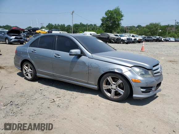 2013 Mercedes-Benz C 350 Sport z VIN WDDGF5HBXDR272336, wystawiony jako Copart lot #59851155 z przebiegiem 189 350 mil mil oraz Czysty tytuł • Clean title. Historia ofert i sprzedaży dostępna na DreamBid. Obrazek 4.