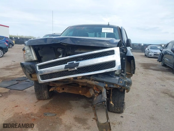 2011 Chevrolet Silverado 1500 LT with VIN 1GCRKSE3XBZ126090, listed as a IAAI auction lot 41861969 with 185,344 mi miles. Bid and sale history available at carsss.com. Image 6.