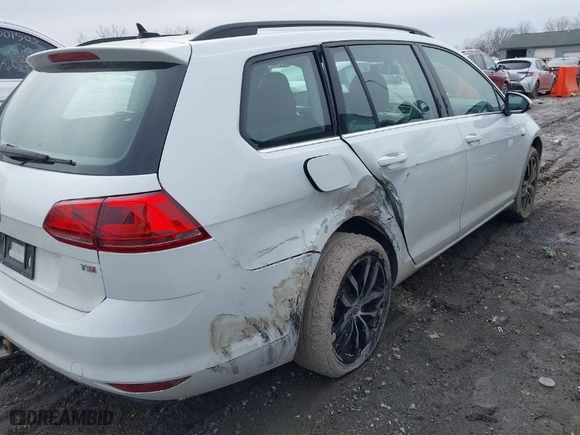2016 Volkswagen Golf SportWagen TSI S with VIN 3VWC17AU3GM521884, listed as a IAAI auction lot 41706068 with 68,560 mi miles. Bid and sale history available at carsss.com. Image 6.