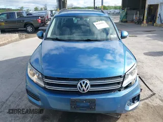 2017 Volkswagen Tiguan S z VIN WVGAV7AX8HK019708, wystawiony jako IAAI lot #42208963 z przebiegiem 95 374 mil mil oraz . Historia ofert i sprzedaży dostępna na DreamBid. Obrazek 12.