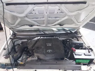 2010 Toyota Tacoma with VIN 5TEMU4FN1AZ738584, listed as a IAAI auction lot 42288815 with 184,679 mi miles and . Bid and sale history available at DreamBid. Image 10.
