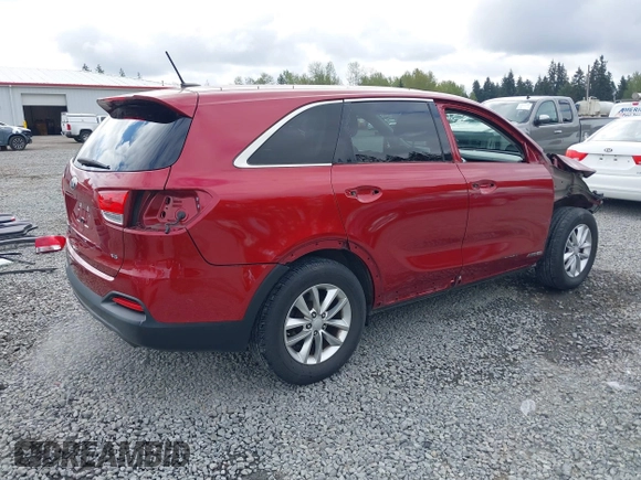 2016 Kia Sorento LX with VIN 5XYPGDA59GG180661, listed as a IAAI auction lot 42068449 with 158,463 mi miles. Bid and sale history available at carsss.com. Image 4.