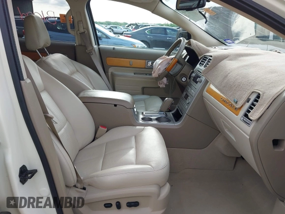 2007 Lincoln MKX with VIN 2LMDU68CX7BJ20050, listed as a IAAI auction lot 42121468 with 78,794 mi miles and . Bid and sale history available at DreamBid. Image 5.