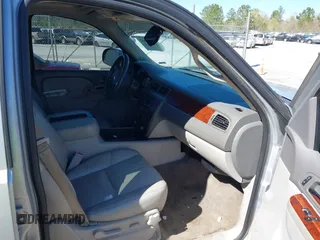 2014 Chevrolet Suburban LT with VIN 1GNSCJE06ER105294, listed as a IAAI auction lot 41687882 with 200,698 mi miles. Bid and sale history available at carsss.com. Image 5.