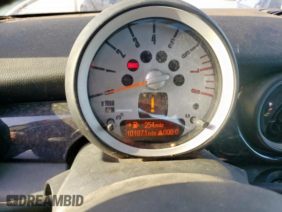 2007 MINI Hardtop S with VIN WMWMF73507TT86117, listed as a Copart auction lot 54372025 with 101,871 mi miles and Clean Title. Bid and sale history available at DreamBid. Image 9.