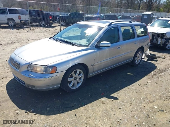 2005 Volvo V70 with VIN YV1SW592052486307, listed as a IAAI auction lot 41763897 with 171,207 mi miles. Bid and sale history available at carsss.com. Image 2.