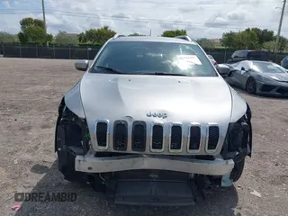 2017 Jeep Cherokee Latitude with VIN 1C4PJLCB9HW660797, listed as a IAAI auction lot 42024301 with 92,150 mi miles and . Bid and sale history available at carsss.com. Image 13.