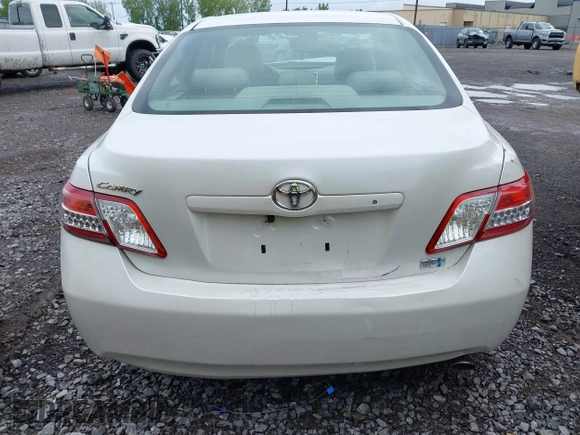2007 Toyota Camry z VIN 4T1BB46K67U027737, wystawiony jako IAAI lot #42320986 z przebiegiem 142 606 mil mil oraz . Historia ofert i sprzedaży dostępna na DreamBid. Obrazek 16.