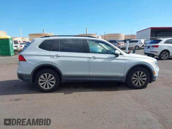 2018 Volkswagen Tiguan SEL z VIN 3VV3B7AX7JM126402, wystawiony jako IAAI lot #42046690 z przebiegiem 54 790 mil mil oraz . Historia ofert i sprzedaży dostępna na DreamBid. Obrazek 13.