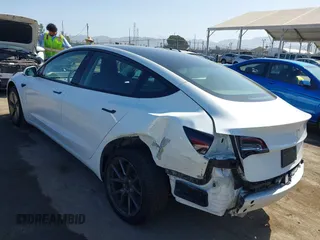 2023 Tesla Model 3 z VIN 5YJ3E1EA5PF401237, wystawiony jako IAAI lot #42520423 z przebiegiem 45 262 mil mil oraz . Historia ofert i sprzedaży dostępna na DreamBid. Obrazek 3.