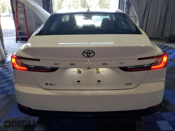 2025 Toyota Camry LE with VIN 4T1DAACKXSU501647, listed as a Copart auction lot 54232915 with 21,997 mi miles and Clean Title. Bid and sale history available at carsss.com. Image 6.