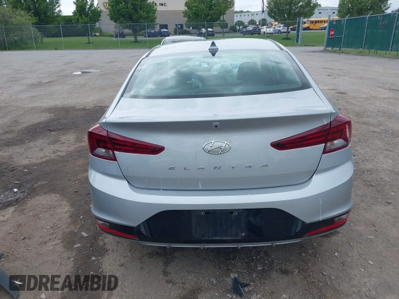 2020 Hyundai Elantra Value Edition z VIN KMHD84LF0LU083231, wystawiony jako IAAI lot #42389540 z przebiegiem 14 338 mil mil oraz . Historia ofert i sprzedaży dostępna na DreamBid. Obrazek 17.